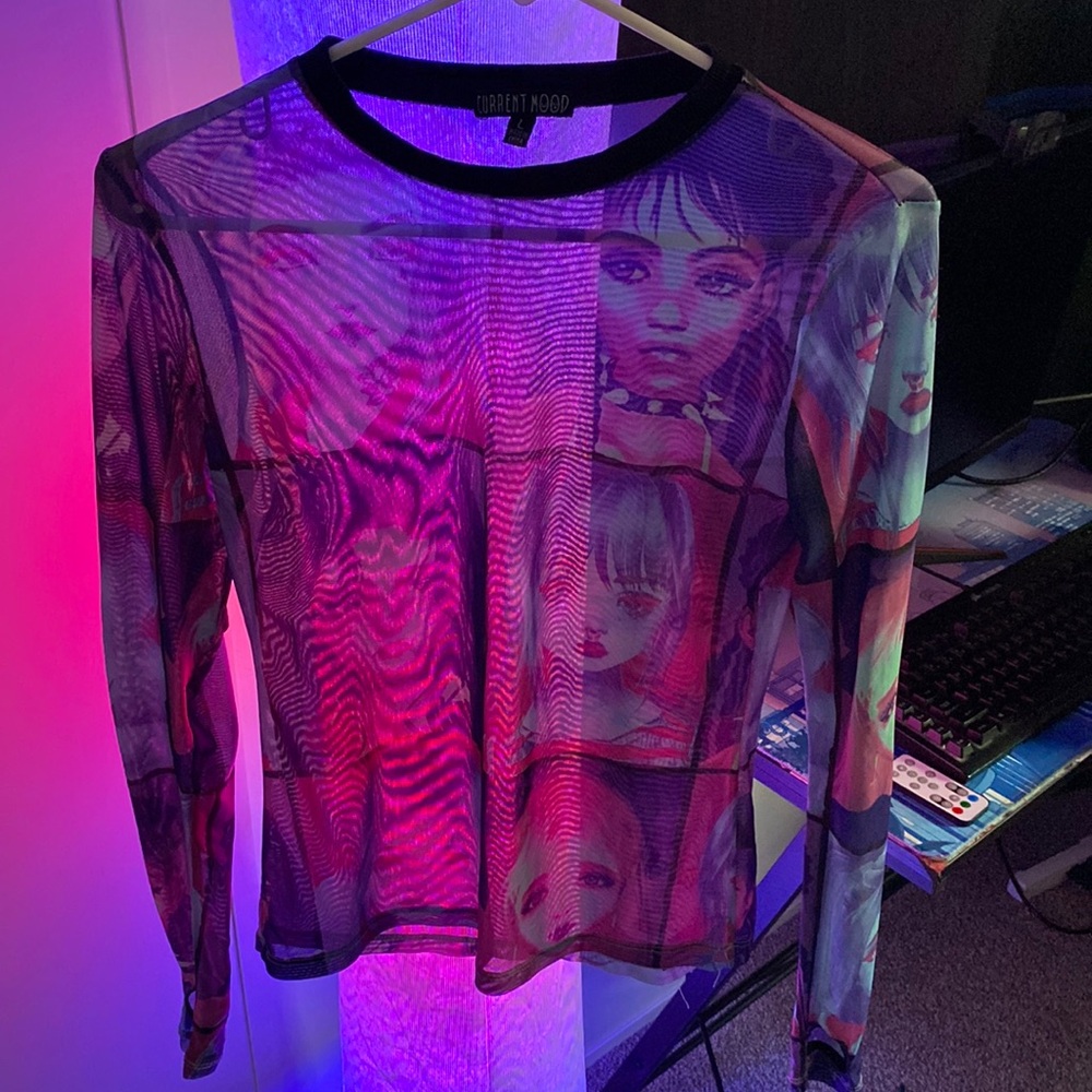 Long sleeve mesh face top size large